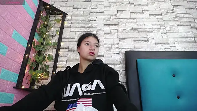 Snapshot of maily_can chatting on 11/20/25, 01:00 maily can online show from 11/20/25, 01:00