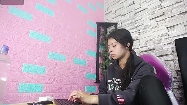 Snapshot of maily_can chatting on 11/29/25, 12:30 maily can online show from 11/29/25, 12:30