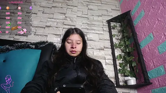 Snapshot of maily_can chatting on 12/15/25, 12:42 maily can online show from 12/15/25, 12:42