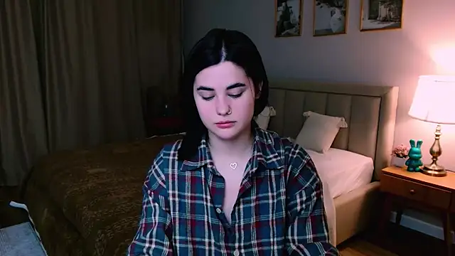 Snapshot of lil_angel_ chatting on 03/11/26, 10:27 lil angel online show from 03/11/26, 10:27