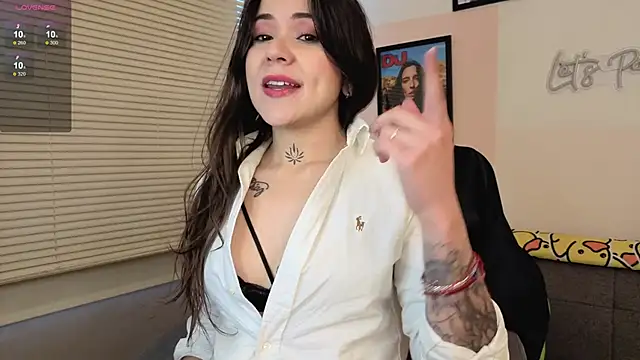 Snapshot of SujannaVarma_ chatting on 11/22/25, 06:51 SujannaVarma online show from 11/22/25, 06:51