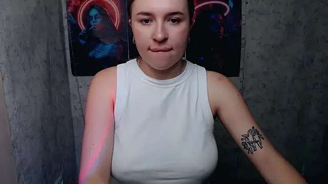 JuliaTopp  online show from 11/03/25, 07:20