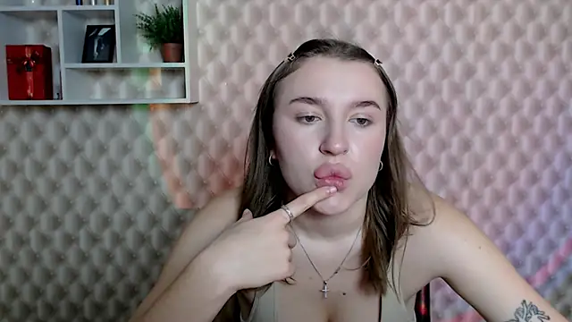 JuliaTopp  online show from 11/21/25, 07:18