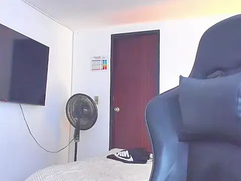 Snapshot of RJBarto chatting on 09/20/25, 07:15 RJBarto online show from 09/20/25, 07:15