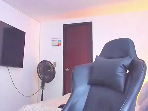 Snapshot of RJBarto chatting on 09/22/25, 07:27 RJBarto online show from 09/22/25, 07:27