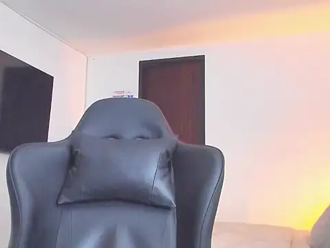 Snapshot of RJBarto chatting on 09/25/25, 07:28 RJBarto online show from 09/25/25, 07:28