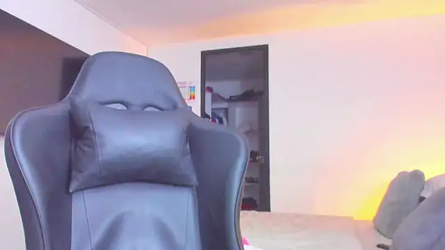 Snapshot of RJBarto chatting on 09/27/25, 06:35 RJBarto online show from 09/27/25, 06:35