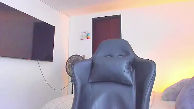 Snapshot of RJBarto chatting on 09/28/25, 08:47 RJBarto online show from 09/28/25, 08:47