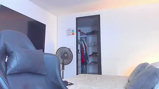 Snapshot of RJBarto chatting on 09/30/25, 07:30 RJBarto online show from 09/30/25, 07:30