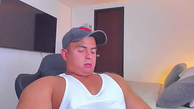 Snapshot of RJBarto chatting on 10/03/25, 03:14 RJBarto online show from 10/03/25, 03:14