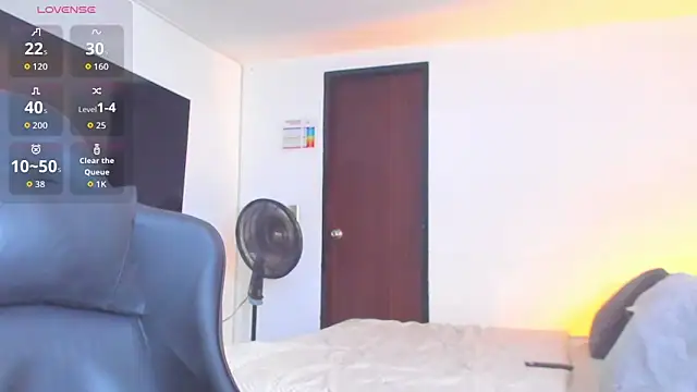 Snapshot of RJBarto chatting on 10/10/25, 07:35 RJBarto online show from 10/10/25, 07:35