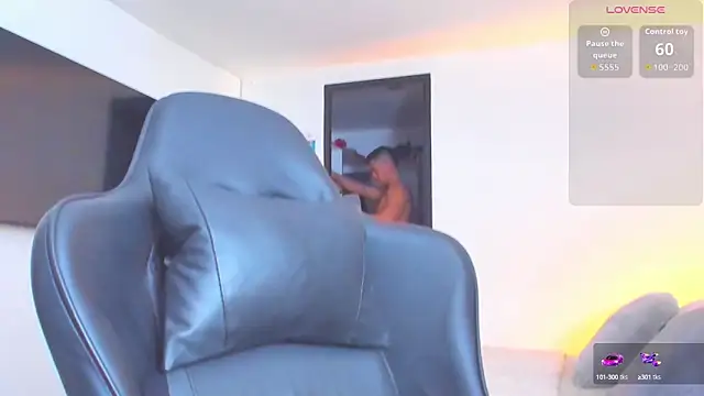 Snapshot of RJBarto chatting on 10/14/25, 04:19 RJBarto online show from 10/14/25, 04:19