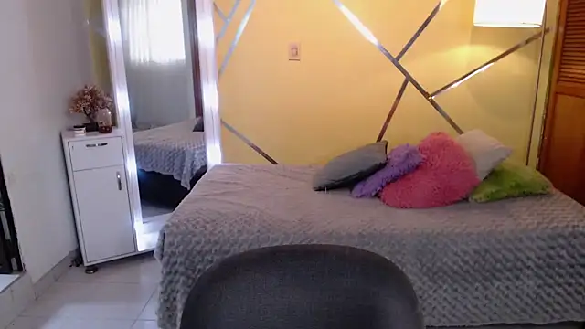 shirleyrojas online show from 10/17/25, 08:00