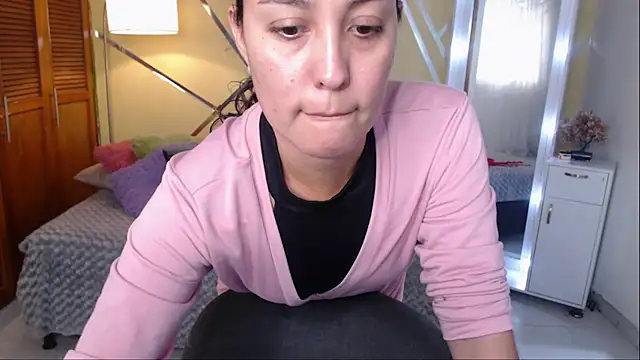 shirleyrojas online show from 10/18/25, 07:47