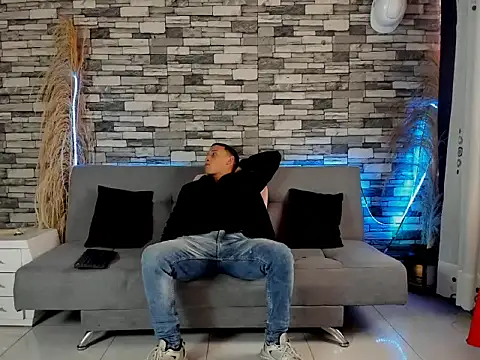 Snapshot of Masterblue_hot chatting on 10/20/25, 08:20 Masterblue hot online show from 10/20/25, 08:20