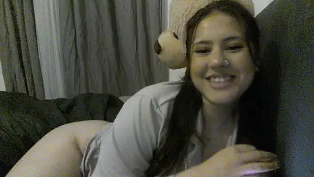 Snapshot of laylabliss chatting on 10/17/25, 12:25 laylabliss online show from 10/17/25, 12:25