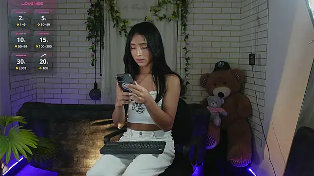 ashley winhouse online show from 09/20/25, 02:01