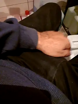 Snapshot of bullut06 chatting on 10/16/25, 12:06 bullut06 online show from 10/16/25, 12:06