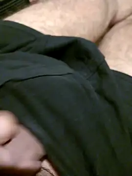 Snapshot of bullut06 chatting on 11/04/25, 02:43 bullut06 online show from 11/04/25, 02:43