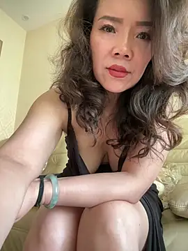 Snapshot of anna_yngs chatting on 05/19/26, 04:08 anna yngs online show from 05/19/26, 04:08