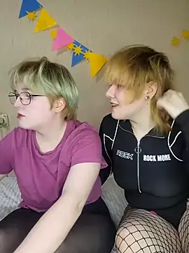 Snapshot of xrixsyx_and_ricky chatting on 10/03/25, 04:37 xrixsyx and ricky online show from 10/03/25, 04:37