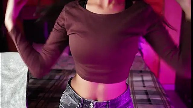 Snapshot of NidhiChandra chatting on 09/17/25, 10:50 NidhiChandra online show from 09/17/25, 10:50