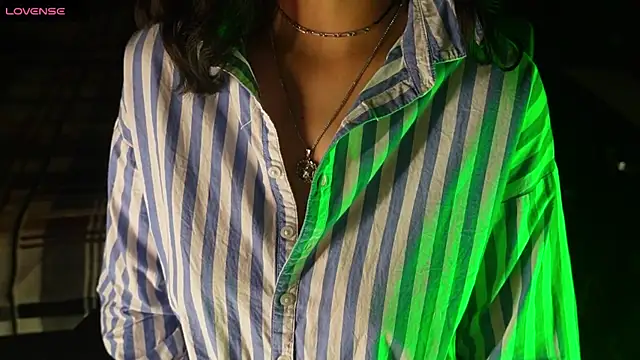 Snapshot of NidhiChandra chatting on 12/23/25, 07:17 NidhiChandra online show from 12/23/25, 07:17