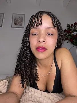 Snapshot of Yasmin777_ chatting on 05/15/26, 05:03 Yasmin777 online show from 05/15/26, 05:03
