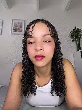 Snapshot of Yasmin777_ chatting on 06/06/26, 05:06 Yasmin777 online show from 06/06/26, 05:06