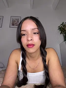 Snapshot of Yasmin777_ chatting on 06/20/26, 10:34 Yasmin777 online show from 06/20/26, 10:34