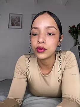 Snapshot of Yasmin777_ chatting on 07/20/26, 09:28 Yasmin777 online show from 07/20/26, 09:28