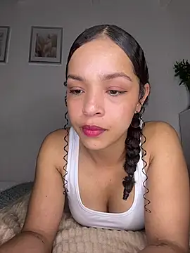 Snapshot of Yasmin777_ chatting on 08/01/26, 12:43 Yasmin777 online show from 08/01/26, 12:43