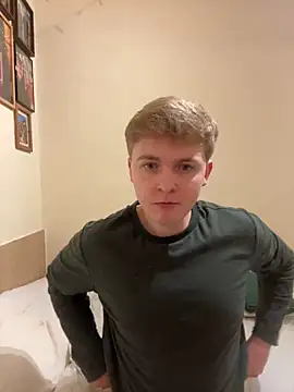 Snapshot of bigyoungman18 chatting on 11/04/25, 02:32 bigyoungman18 online show from 11/04/25, 02:32