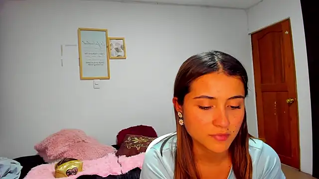 Snapshot of Ana__Pink chatting on 10/04/25, 12:30 Ana Pink online show from 10/04/25, 12:30