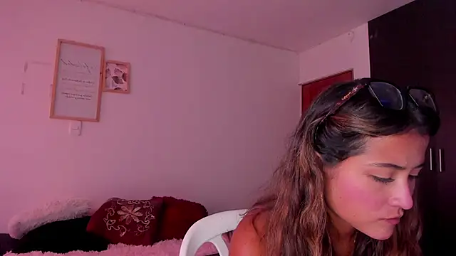 Snapshot of Ana__Pink chatting on 11/23/25, 08:08 Ana Pink online show from 11/23/25, 08:08