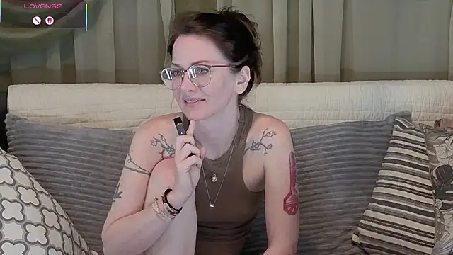 Snapshot of kohlbird chatting on 02/12/26, 04:07 kohlbird online show from 02/12/26, 04:07