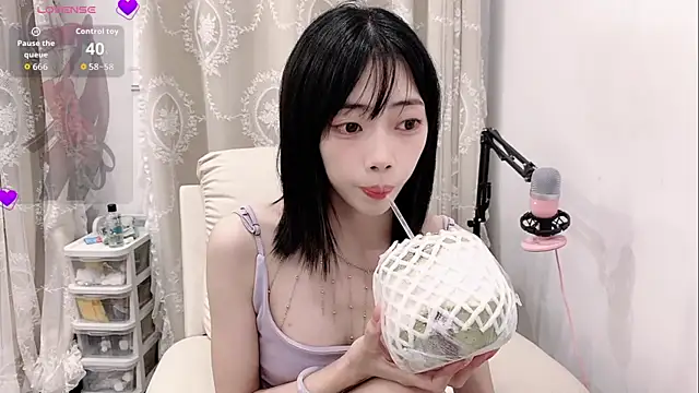 Snapshot of tuantuanle chatting on 03/15/26, 02:01 tuantuanle online show from 03/15/26, 02:01