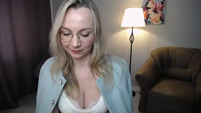 Snapshot of Ava_Elior chatting on 05/11/26, 02:45 Ava Elior online show from 05/11/26, 02:45