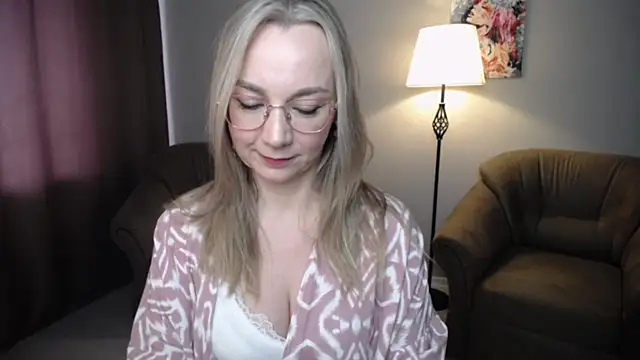 Snapshot of Ava_Elior chatting on 05/16/26, 11:20 Ava Elior online show from 05/16/26, 11:20