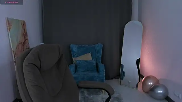 FlirtyAura online show from 06/25/26, 03:50