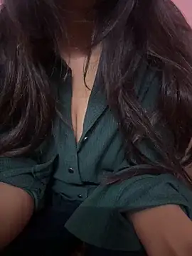 Snapshot of shubhimalik chatting on 12/17/25, 05:30 shubhimalik online show from 12/17/25, 05:30