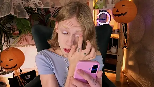 BarbieRichy online show from 10/31/25, 05:30