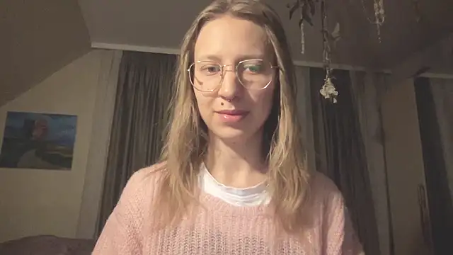 Snapshot of SenseInner chatting on 11/14/25, 04:28 SenseInner online show from 11/14/25, 04:28