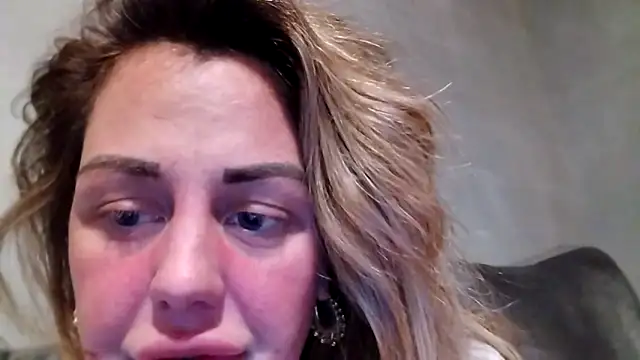 Snapshot of Sophrob96x chatting on 09/10/25, 04:23 Sophrob96x online show from 09/10/25, 04:23