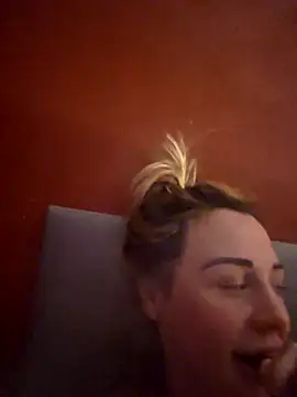 Snapshot of Sophrob96x chatting on 11/27/25, 10:23 Sophrob96x online show from 11/27/25, 10:23