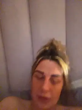 Snapshot of Sophrob96x chatting on 01/10/26, 04:14 Sophrob96x online show from 01/10/26, 04:14