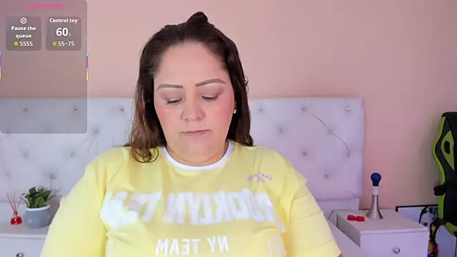 Snapshot of katte_landerr chatting on 09/30/25, 01:05 katte landerr online show from 09/30/25, 01:05