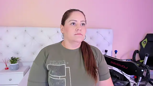 Snapshot of katte_landerr chatting on 10/04/25, 01:31 katte landerr online show from 10/04/25, 01:31