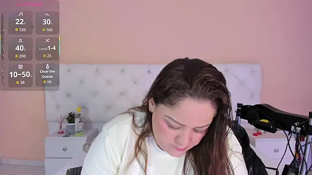 Snapshot of katte_landerr chatting on 10/10/25, 01:10 katte landerr online show from 10/10/25, 01:10