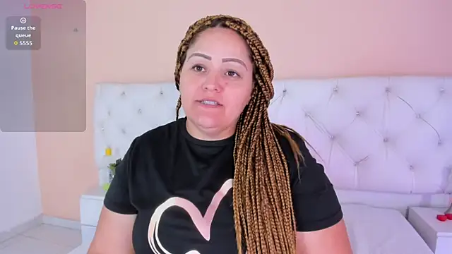 Snapshot of katte_landerr chatting on 10/25/25, 01:07 katte landerr online show from 10/25/25, 01:07